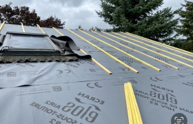 Pose d’écran sous toiture à Montluçon